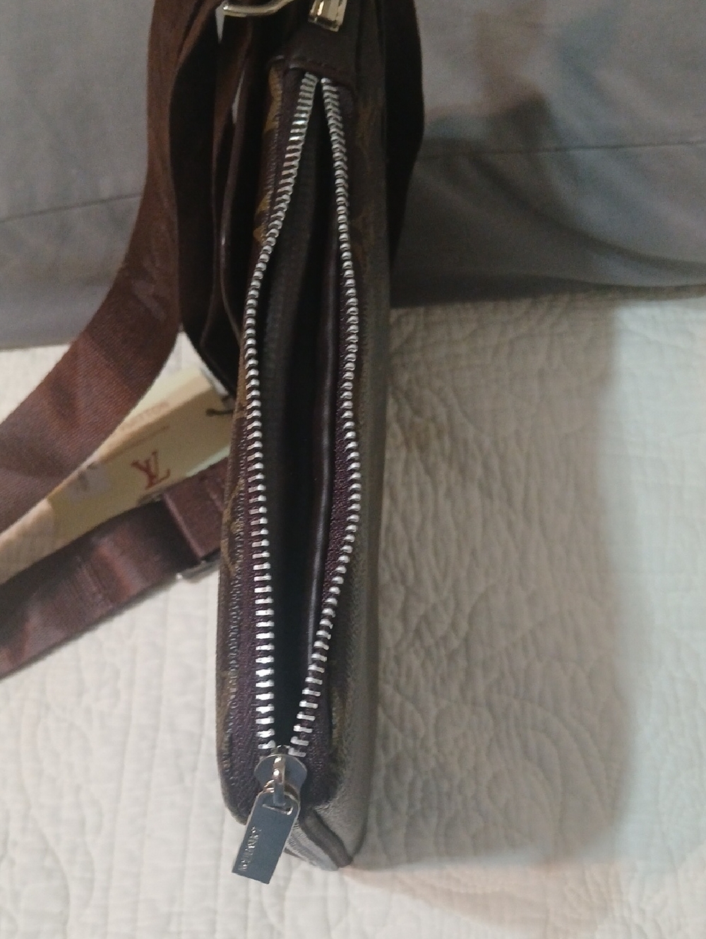 Designer Luxe Style Bag - Picture 3 of 11